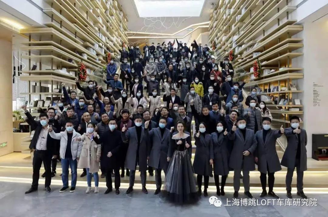 焦作全国一百多人在华侨城汉口道6号参观研讨LOFT专利车库技术！
